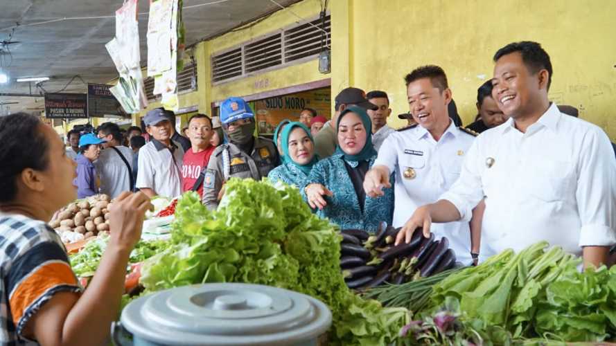 Cek Harga dan Ketersediaan Sembako, Bupati Rohil Bersama Forkopimda Kunjungi Pasar Datuk Rubiah