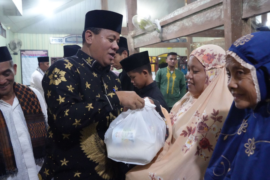 Bersamaan Dengan Safari Ramadhan, Plt Bupati Kuansing Antarkan