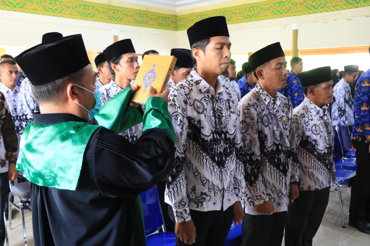 Ambil Sumpah 226 Pegawai, PLT Bupati Suhardiman : ASN Harus Punya Integritas