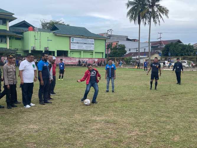 PJ Wali Kota Muflhun Buka Secara Resmi Turnamen Sepakbola Karang Taruna Pekanbaru