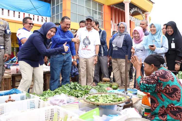 Pastikan Ketersediaan dan Harga, Bupati Inhu Sidak ke Pasar Soegih dan Tinjau SPPBE