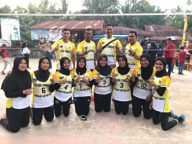 Tim Putri Pangeran Bintang Muda Binaan Bhabinkabtimas Polsek Pangean Raih Juara Setelah Kalahkan Club Volly Dari Peranap