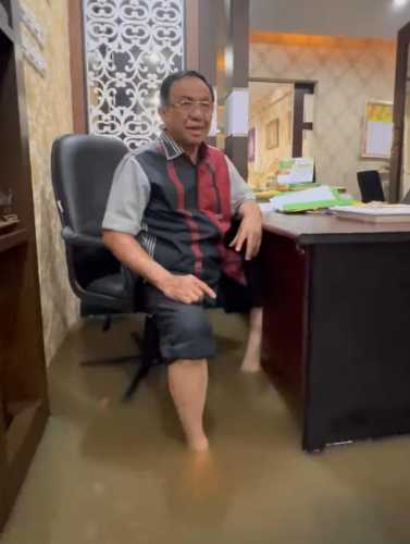 Rumah Dinas Bupati Inhil Terendam Banjir Rob