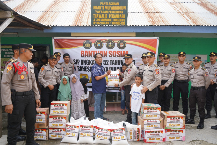 Siswa SIP Polda Riau Angkatan 52 Berbagi Sembako untuk Masyarakat dan Panti Asuhan