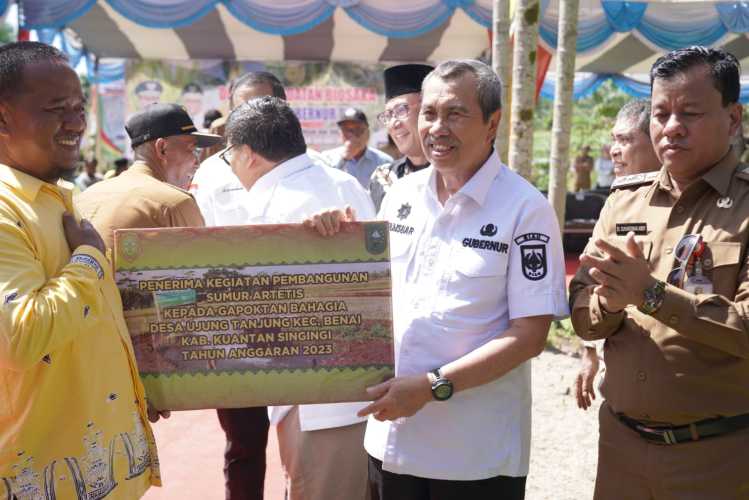 Petani Minta Mini Tractor dan Kades Minta Turap Penahan Tebing Kepada Gubri syamsuar Pada Saat Kunker di Kuansing