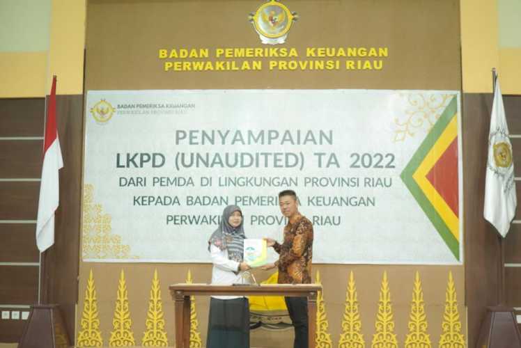 Bupati Rohil Serahkan LKPD Unaudited ke BPK Riau