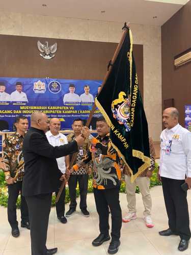 Dibuka PJ Bupati, Irwan Saputra Terpilih Aklamasi Sebagai Ketua Dalam Mukab VII Kadin Kampar