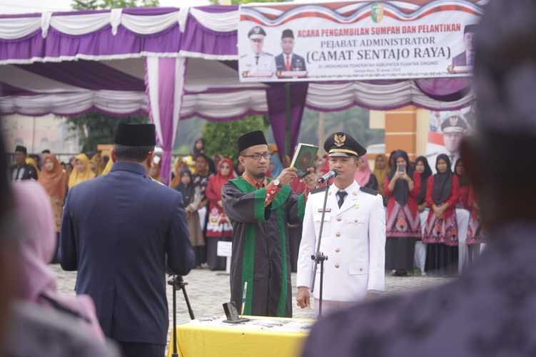 Lantik Camat Sentajo Raya, PLT Bupati Kuansing Ingatkan Agar Amanah Dalam Menjalankan Tugas