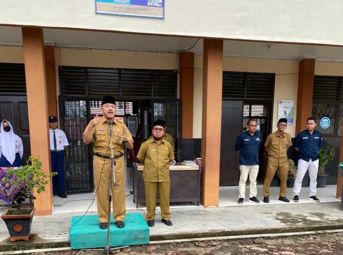 Ingin Lebih Mengenal Kondisi Sekolah, Kadisdikpora Kuansing Sambangi SMPN 1 Teluk Kuantan