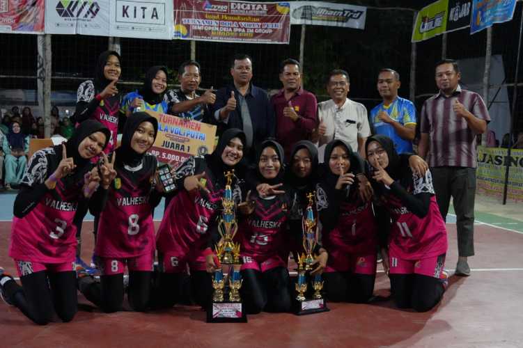 Tutup Turnamen Bola Volly Pulau Aro, Begini Harapan PLT Bupati Kuansing