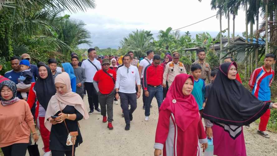 Ratusan Masyarakat Tebingtinggi Timur Ramaikan Jalan Santai Berhadiah